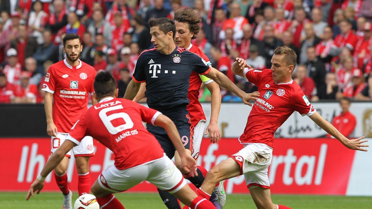 距四强一步 距四强一步